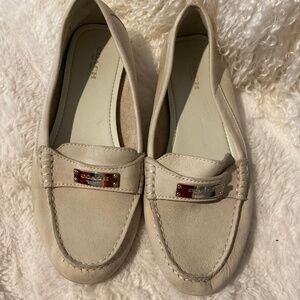 GORGEOUS COACH NEW YORK BEIGE LOAFERS size 8b